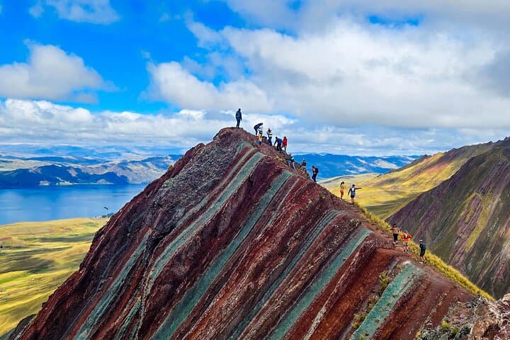 Pallay Poncho Mountain Full-Day Hike from Cusco — Colors, Views & Practical Tips