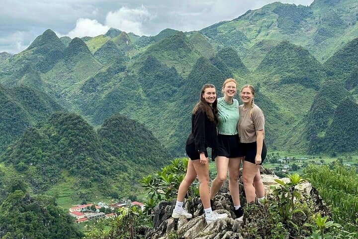 Private Ha Giang Loop 3-Day Car Tour — Dong Van Plateau & Ma Pi Leng