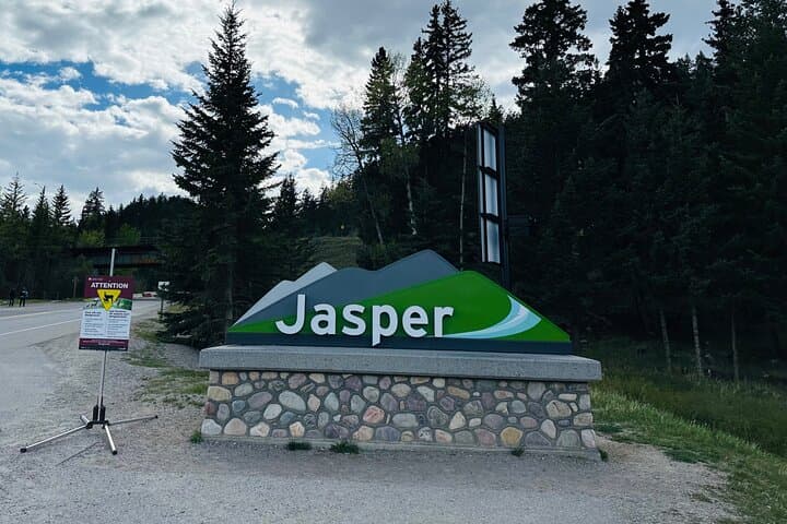 Luxury 2-Day Jasper National Park Tour from Calgary