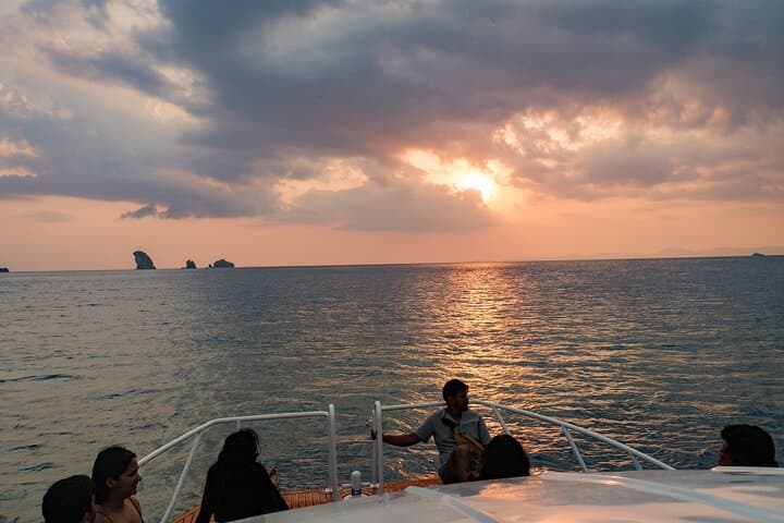 Krabi Phi Phi 4-Island Sunset Catamaran Tour photo 2